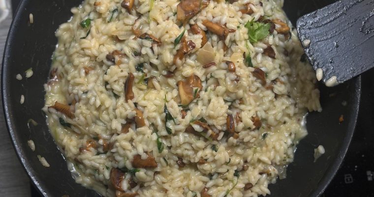 Täydellinen Sienirisotto: Italialaisen Klassikon Salaisuudet, Tekniikka ja Umamin Taika Kotikeittiössä