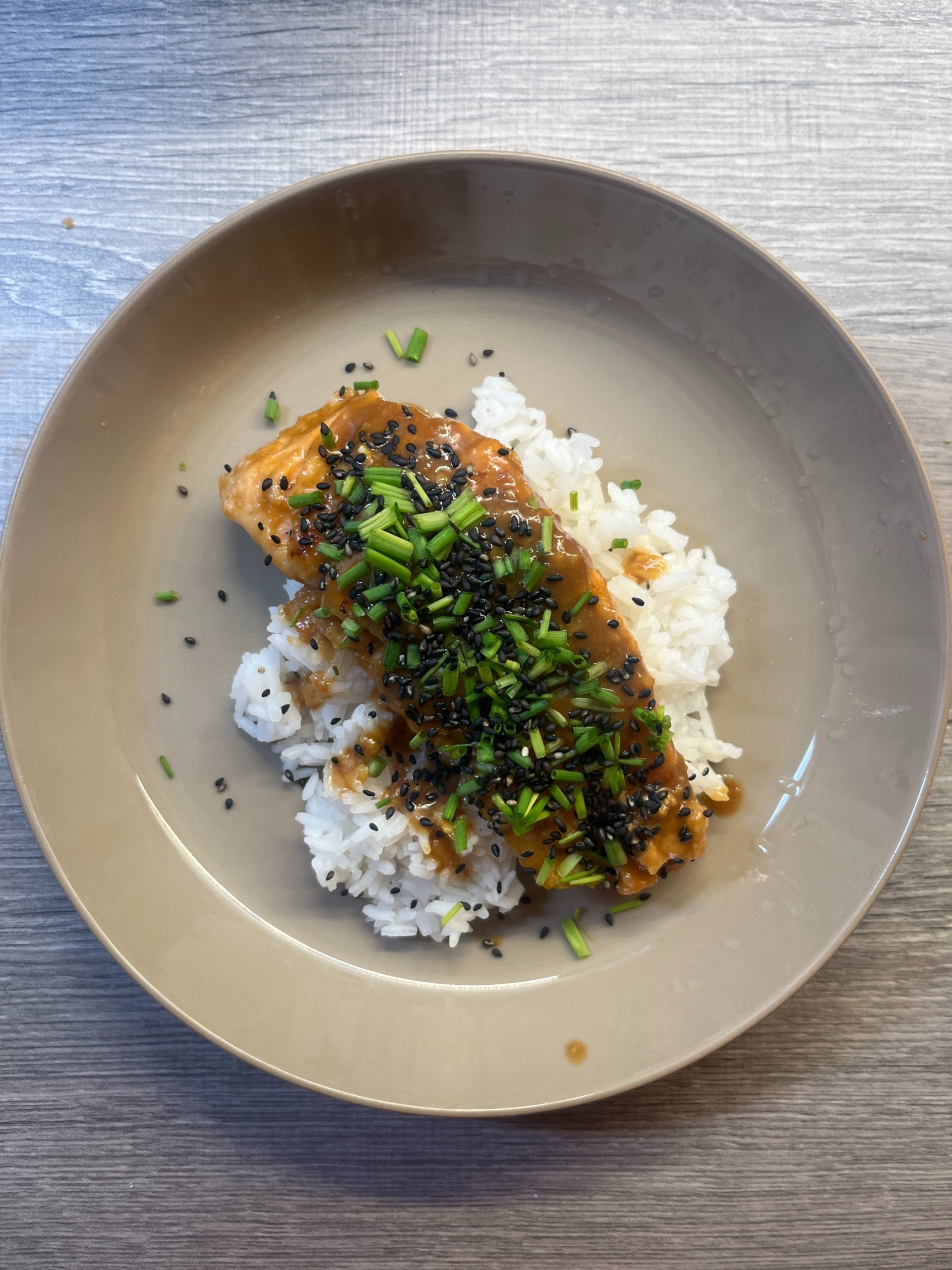 Miso-kuorrutettu lohi