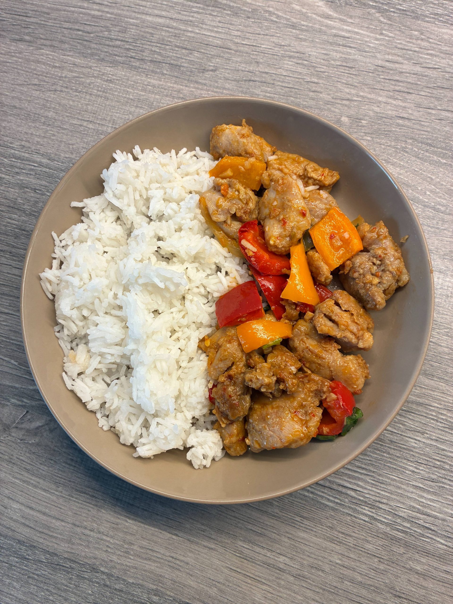 Nepalilainen Chilikana (Chilli Chicken) – Tulinen Makumatka Himalajan Juurelle